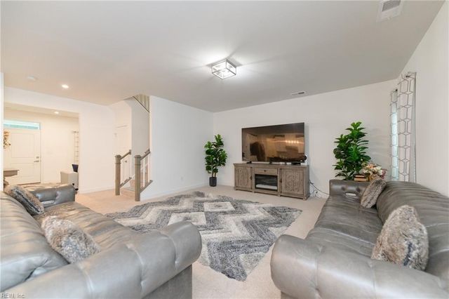 112 Silverlake RN, Yorktown, VA 23690