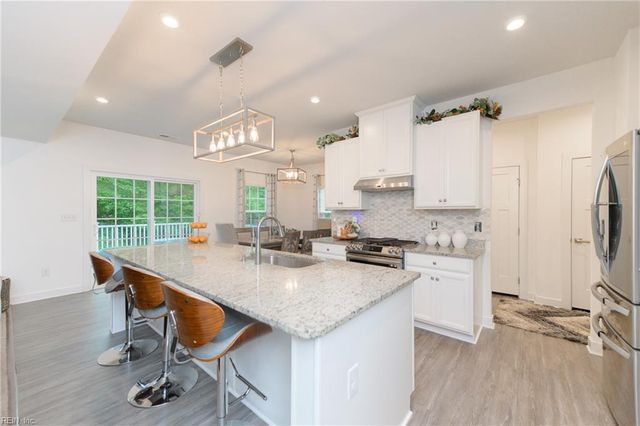 112 Silverlake RN, Yorktown, VA 23690