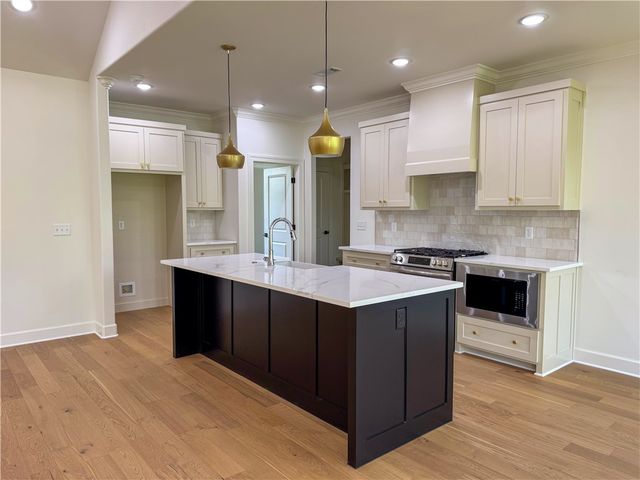 14 Dickenshire Drive, Bella Vista, AR 72714