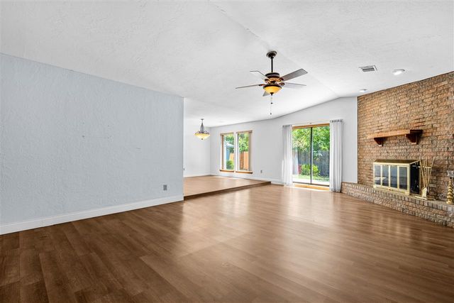 2807 NE Scottsdale Cir, Lawton, OK 73507