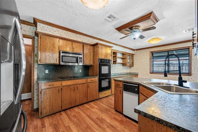 2807 NE Scottsdale Cir, Lawton, OK 73507