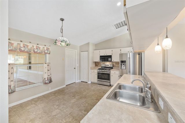 205 E HWY 318, Citra, FL 32113