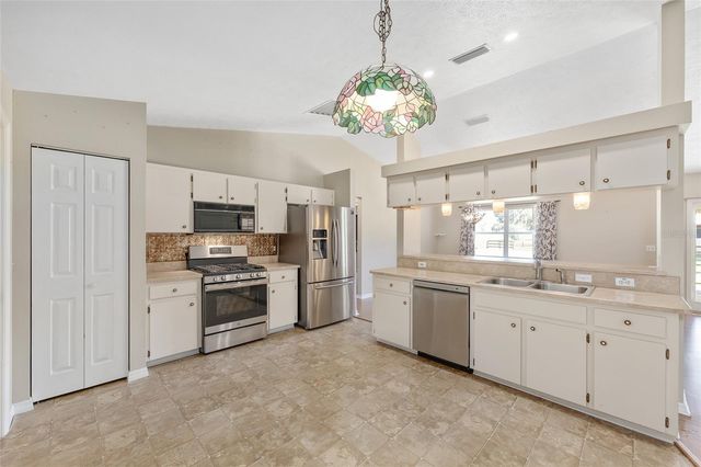 205 E HWY 318, Citra, FL 32113