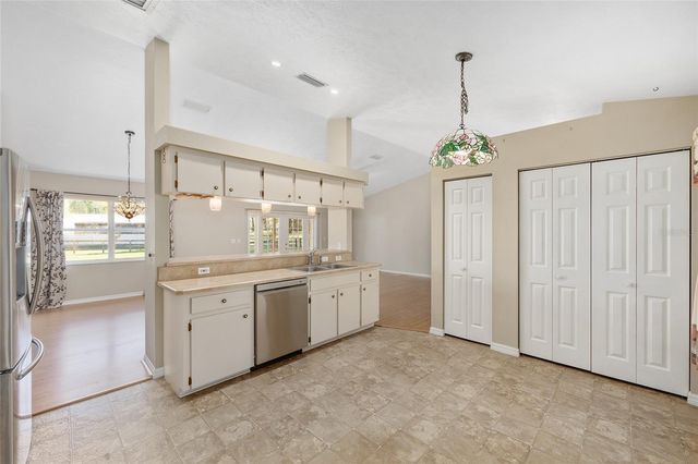 205 E HWY 318, Citra, FL 32113