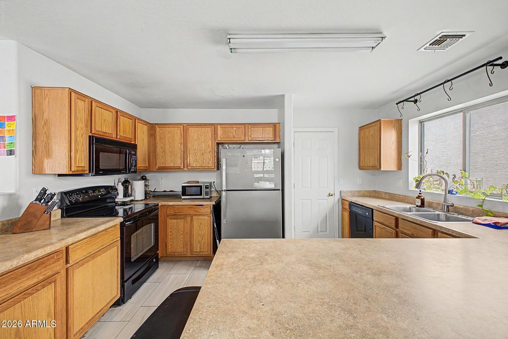 3243 W JESSICA Lane, Phoenix, AZ 85041 — photo 2