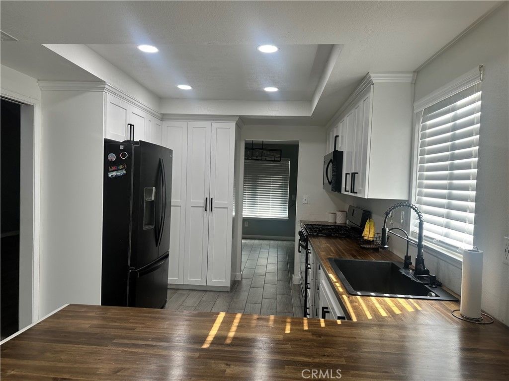 Image 13 of property listing at 1369 Reservoir, San Bernardino, CA 92407