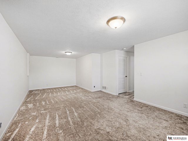 10901 Craig Street, Omaha, NE 68142