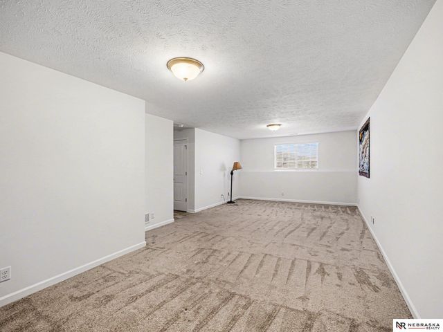 10901 Craig Street, Omaha, NE 68142