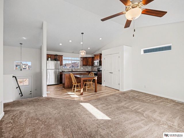 10901 Craig Street, Omaha, NE 68142