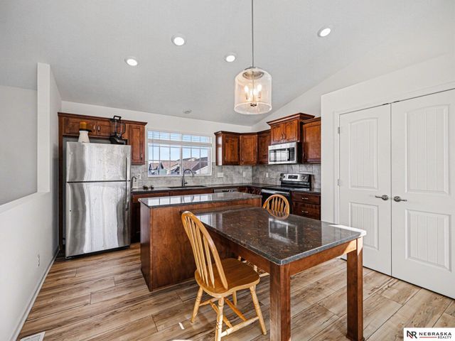 10901 Craig Street, Omaha, NE 68142