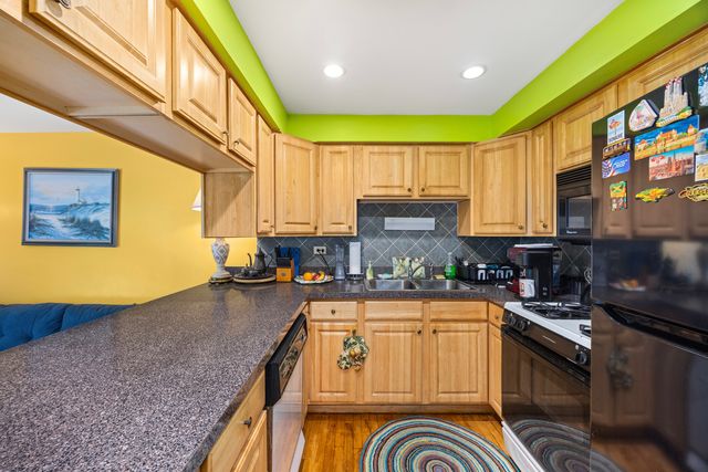 19 Cour Madeleine, Palos Hills, IL 60465