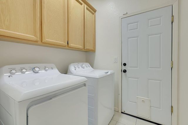 2204 Summerfield Ln, Olivehurst, CA 95961