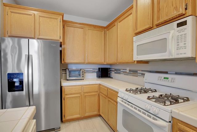 2204 Summerfield Ln, Olivehurst, CA 95961