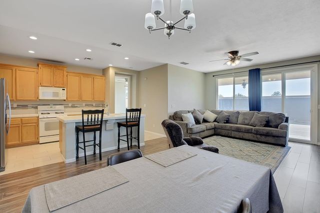 2204 Summerfield Ln, Olivehurst, CA 95961