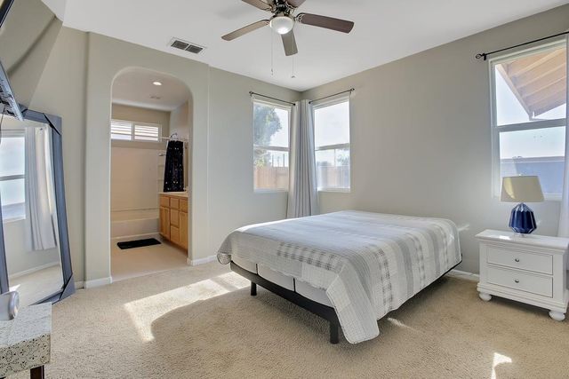 2204 Summerfield Ln, Olivehurst, CA 95961