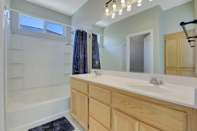 2204 Summerfield Ln, Olivehurst, CA 95961