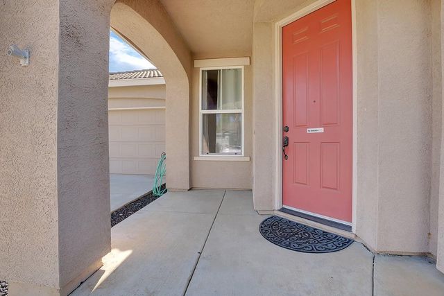 2204 Summerfield Ln, Olivehurst, CA 95961