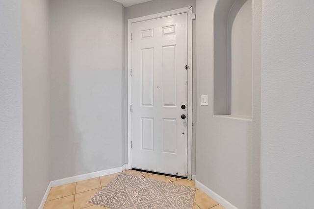 2204 Summerfield Ln, Olivehurst, CA 95961