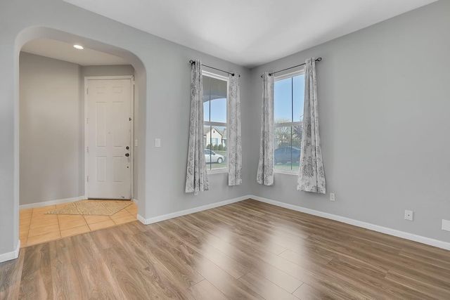 2204 Summerfield Ln, Olivehurst, CA 95961