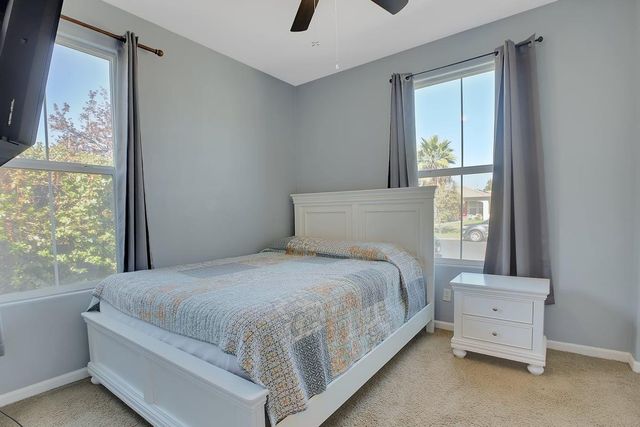 2204 Summerfield Ln, Olivehurst, CA 95961