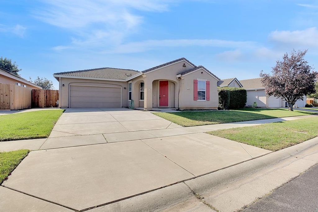 2204 Summerfield Ln, Olivehurst, CA 95961