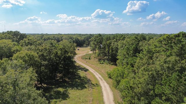 1040 Dream Catcher Drive, Wallisville, TX 77597