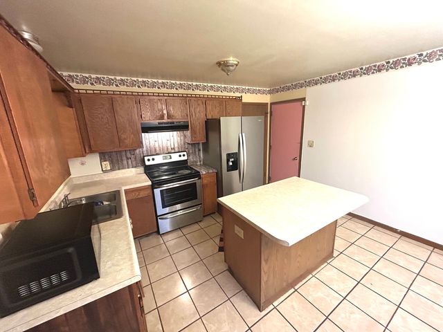 2974 17th Street, Rockford, IL 61109