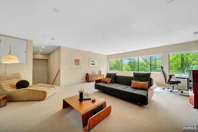 251 S Mountain Avenue, Montclair, NJ 07042
