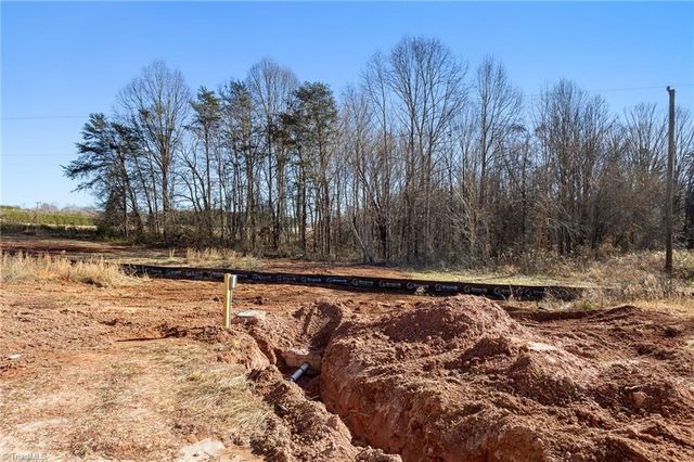 115 Indian Wells Court, Harmony, NC 28634