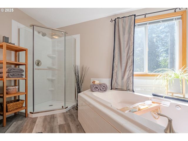 18511 Ne 181ST St, Brush Prairie, WA 98606