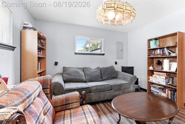 21708 Powers Avenue, Dearborn Heights, MI 48125