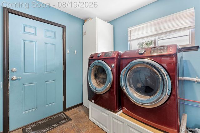 21708 Powers Avenue, Dearborn Heights, MI 48125
