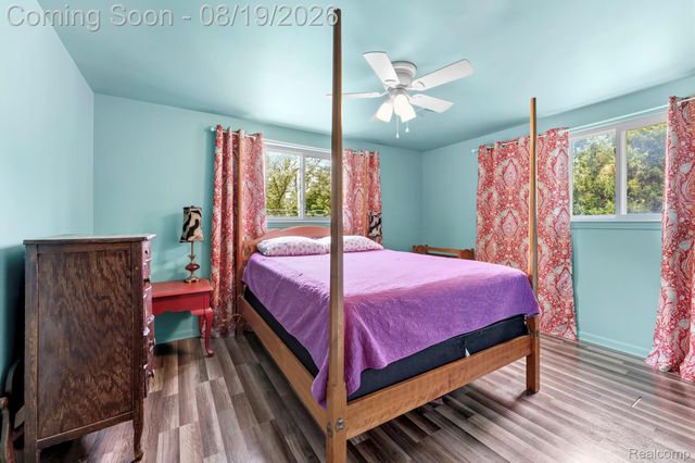 21708 Powers Avenue, Dearborn Heights, MI 48125