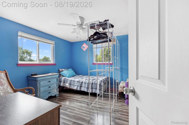 21708 Powers Avenue, Dearborn Heights, MI 48125