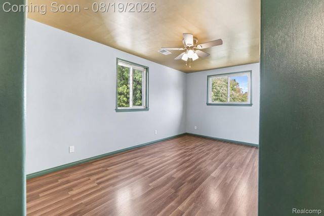 21708 Powers Avenue, Dearborn Heights, MI 48125