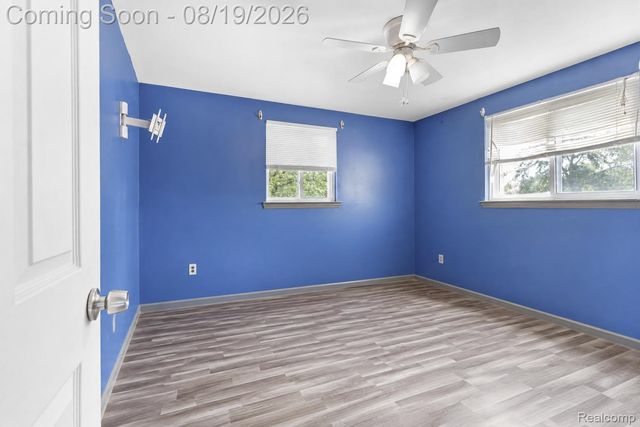 21708 Powers Avenue, Dearborn Heights, MI 48125