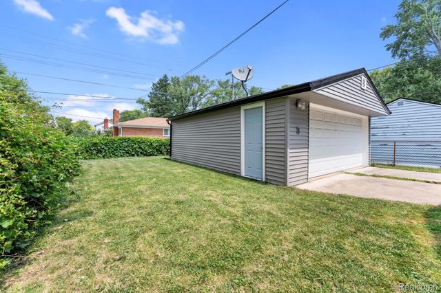 21708 Powers Avenue, Dearborn Heights, MI 48125