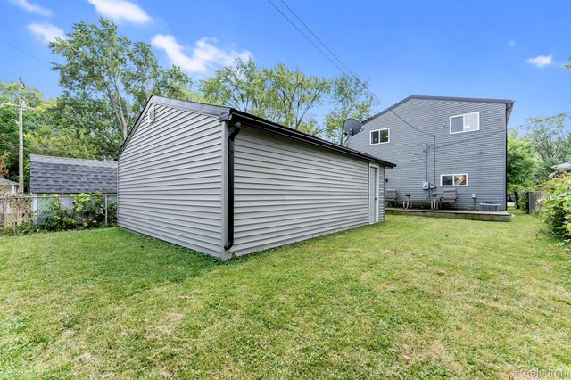 21708 Powers Avenue, Dearborn Heights, MI 48125