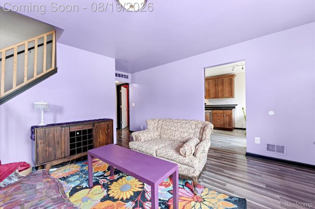 21708 Powers Avenue, Dearborn Heights, MI 48125