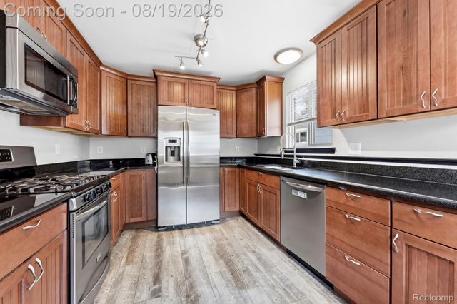 21708 Powers Avenue, Dearborn Heights, MI 48125
