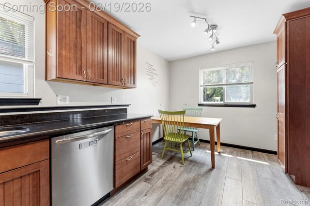 21708 Powers Avenue, Dearborn Heights, MI 48125