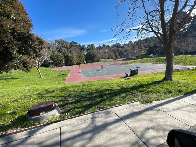 61 Greenview Ln, Richmond, CA 94803