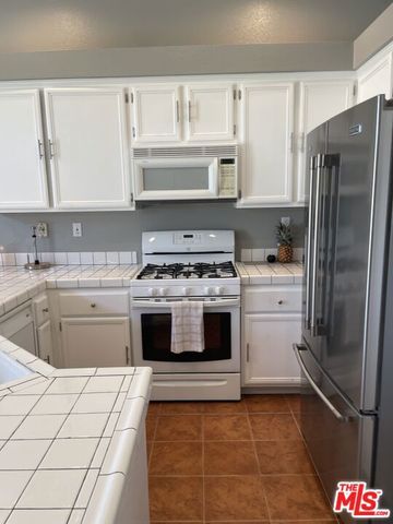 2611 Gemstone Avenue, Palmdale, CA 93551