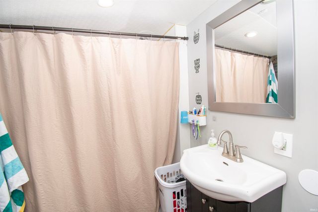 523 E Wayne Street, Kendallville, IN 46755