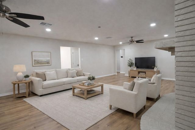 8708 W Fox Road, Orange, TX 77632