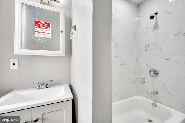 25 ADELLA AVE, Hamilton, NJ 08609