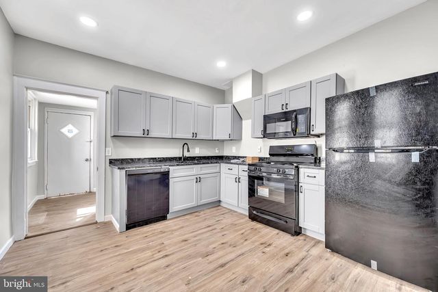 25 ADELLA AVE, Hamilton, NJ 08609