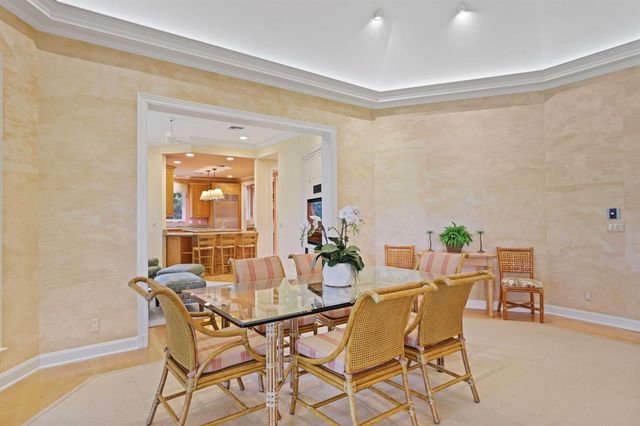 5 Country Road E A, Vlg Of Golf, FL 33436