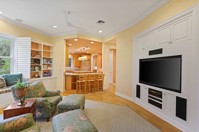 5 Country Road E A, Vlg Of Golf, FL 33436