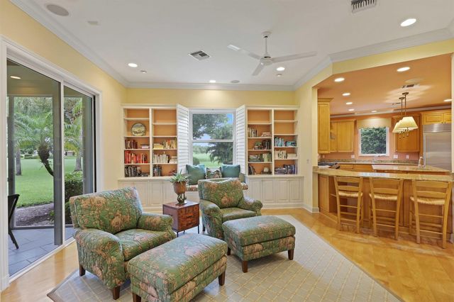 5 Country Road E A, Vlg Of Golf, FL 33436